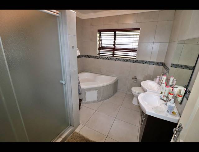 5 BEDROOM HOUSE FOR SALE IN EDENVALE CENTRAL